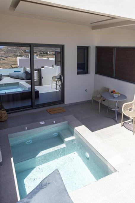 Pearl Suites And Villa Tinos ภายนอก รูปภาพ