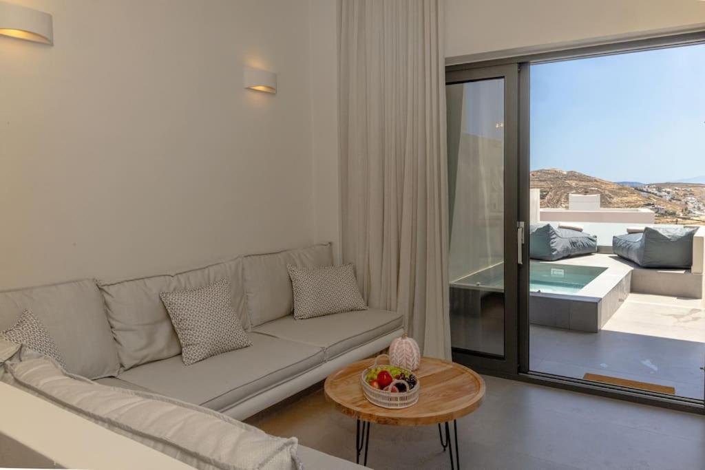 Pearl Suites And Villa Tinos ภายนอก รูปภาพ