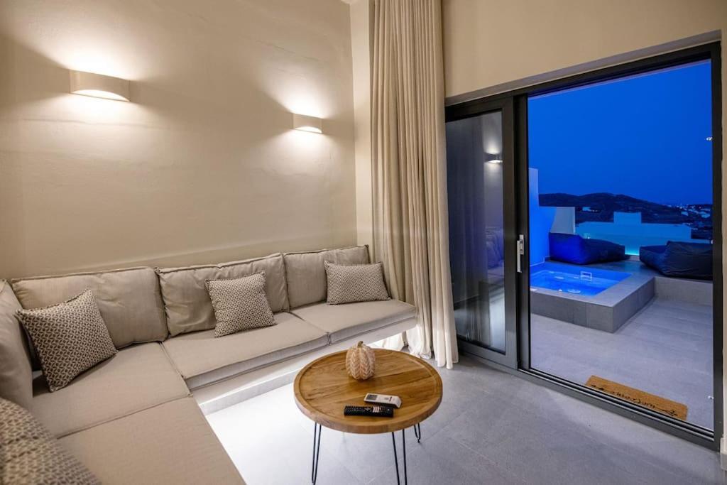 Pearl Suites And Villa Tinos ภายนอก รูปภาพ